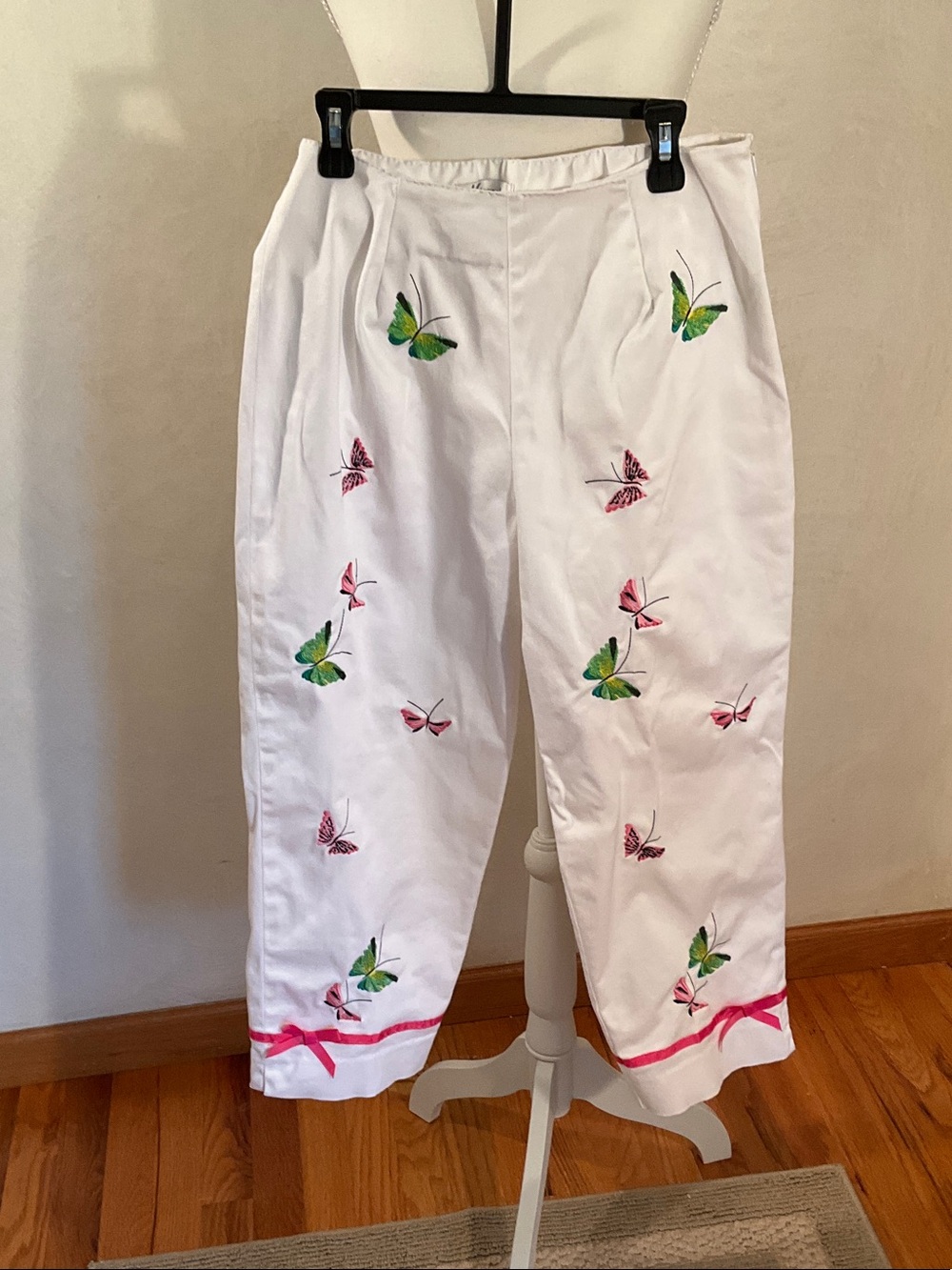 Dress Barn White Capri Pants with Pink Ribbon & Green/Pink Butterfly Embroidery